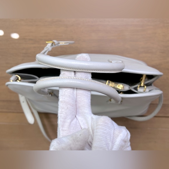 AUTH Prada Lux Promenade 2 way satchel in white Saffiano leather - Picture 8 of 13